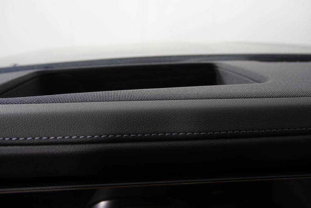 2025 BMW 7 Series 750e xDrive 21
