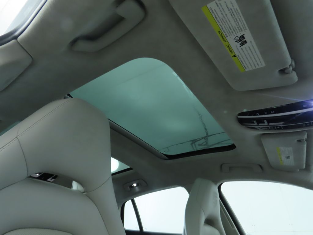 Thumbnail: 2022 Porsche Panamera - 19