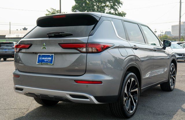 2023 Mitsubishi Outlander SE Gray at Subaru and VW of Moon Township
