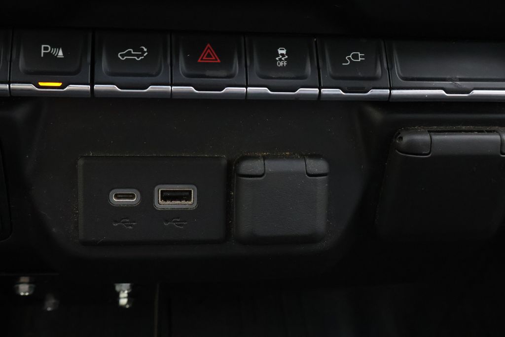 Thumbnail: 2021 GMC Sierra 3500 - 27