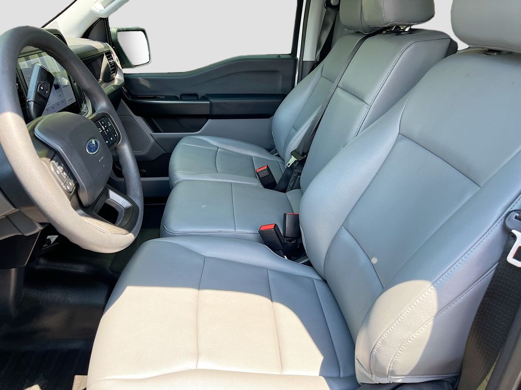 Used 2025 White Ford XL image 19