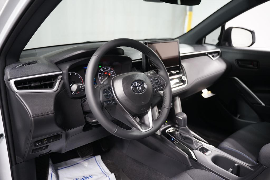 2025 Toyota Corolla Cross SE 11