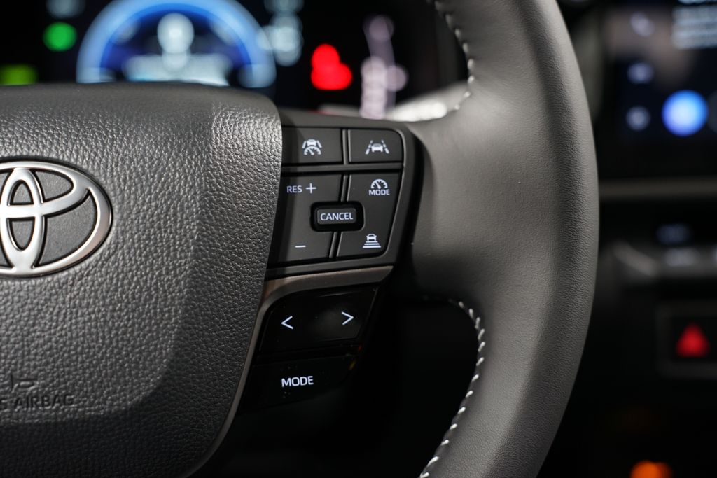 2025 Toyota Camry SE 13