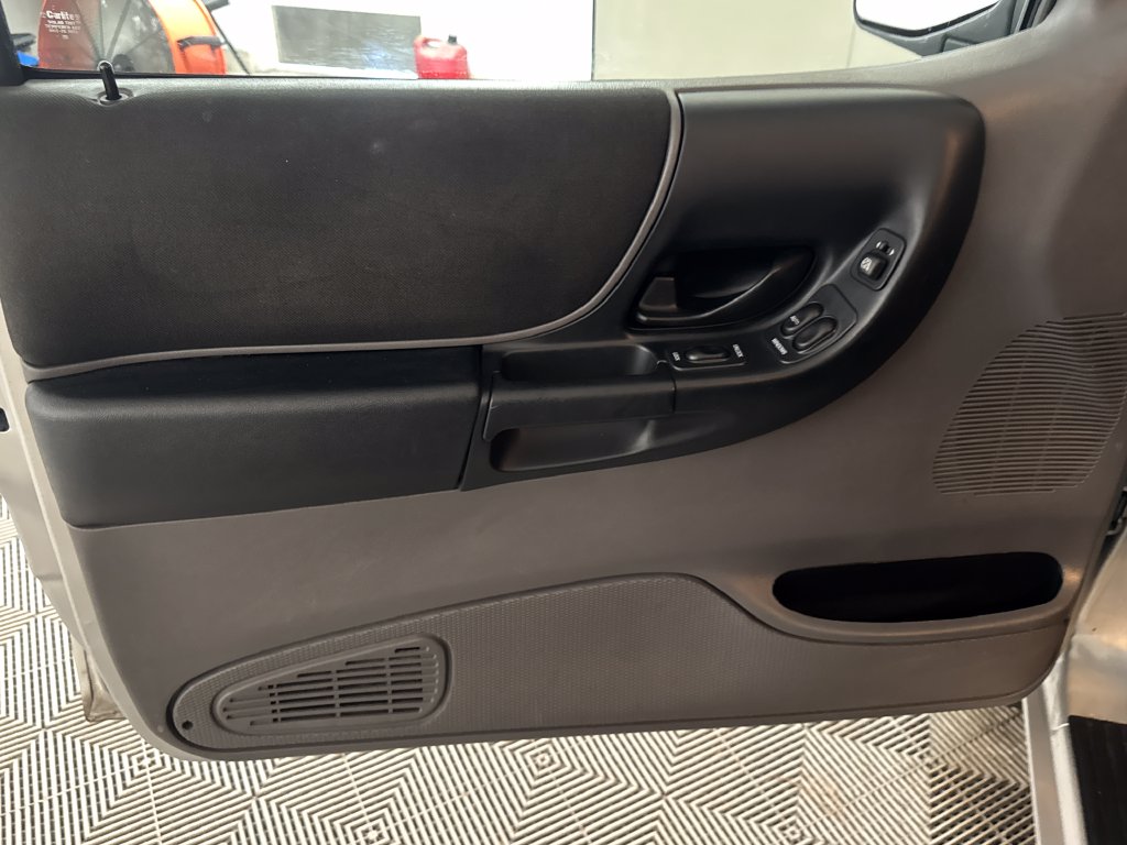 Used 2003  Ford XLT image 14