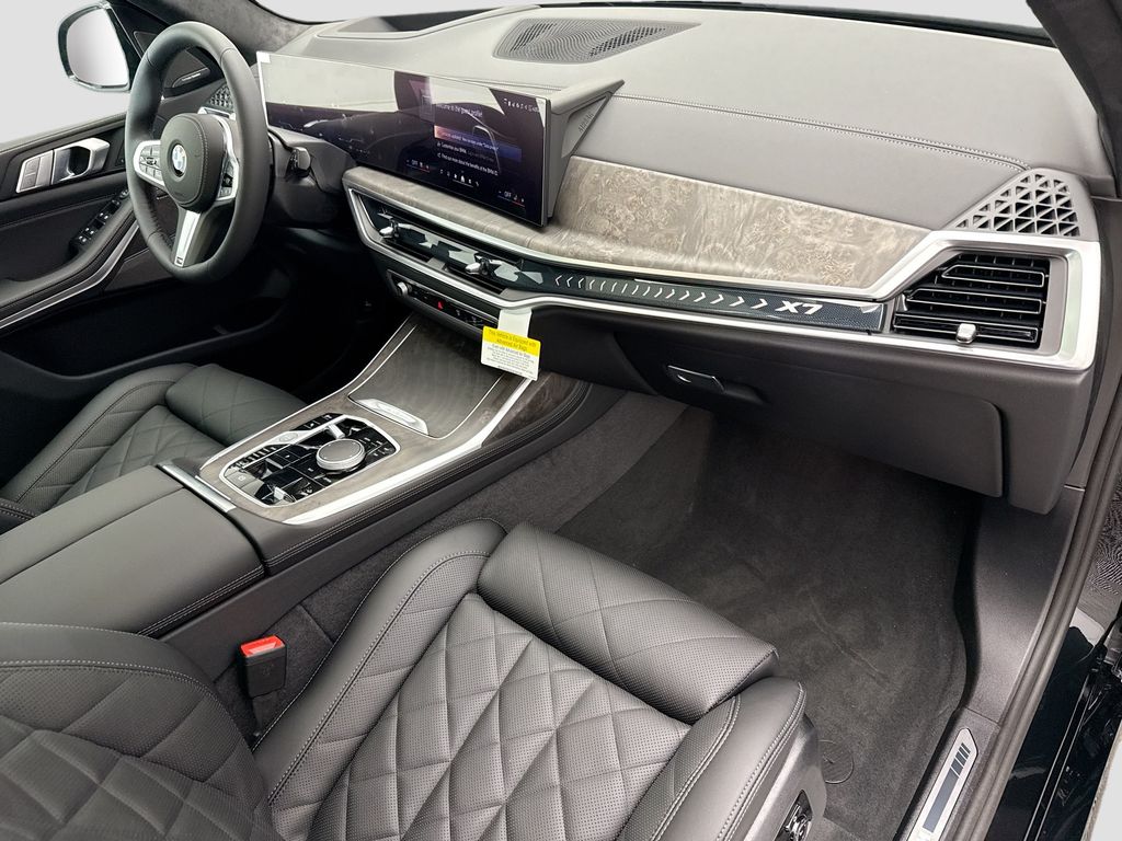 Thumbnail: 2026 BMW X7 - 16