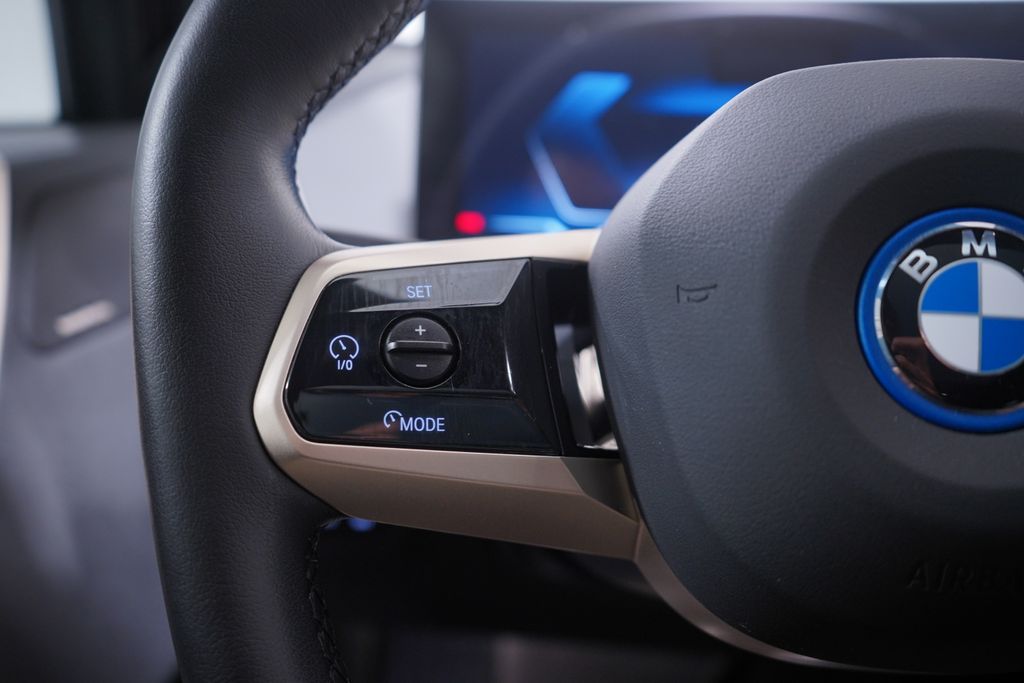 2023 BMW iX xDrive50 19