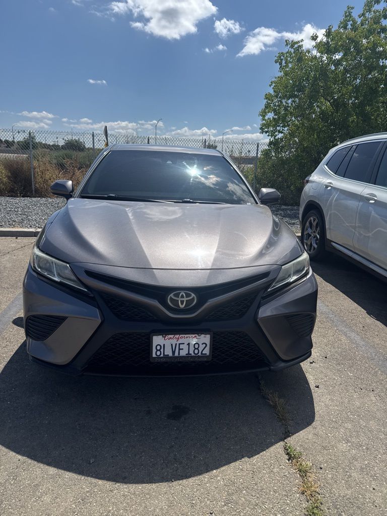 Gray 2019 Toyota Camry SE FWD Sedan Front-Wheel Drive 8-Speed Automatic