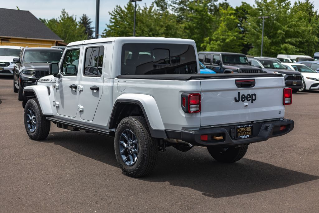 2026 Jeep Gladiator 85th Anniversary Edition thumbnail 11