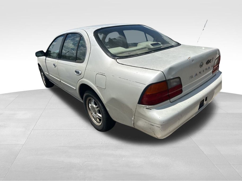 1995 Nissan Maxima GLE FWD Sedan