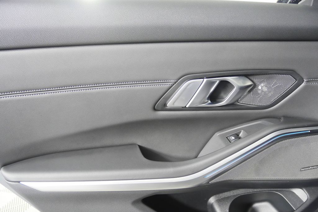 Thumbnail: 2023 BMW M3 - 17