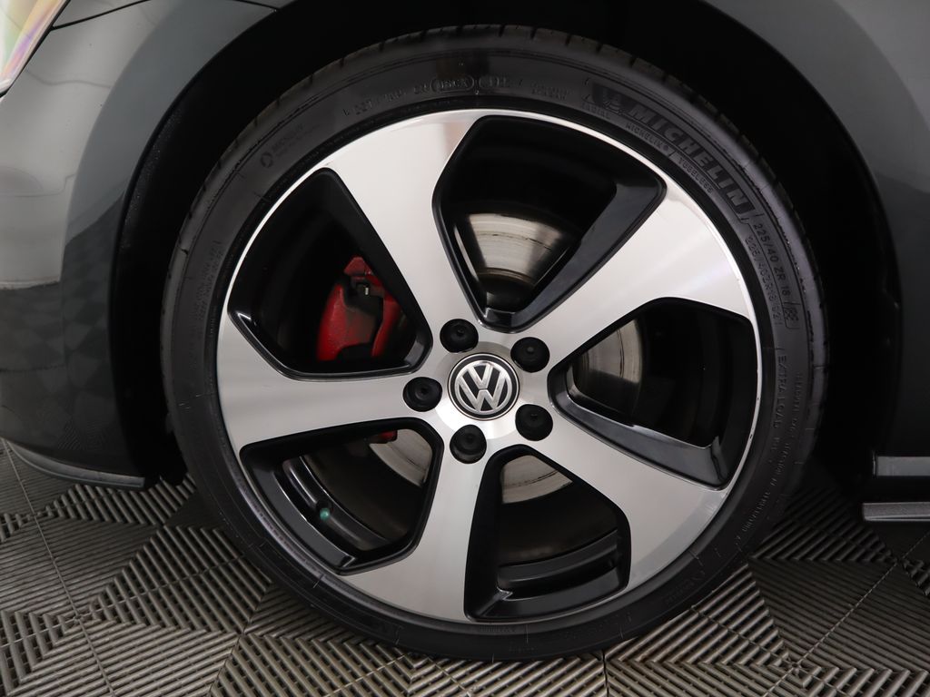 Thumbnail: 2015 Volkswagen Golf - 29