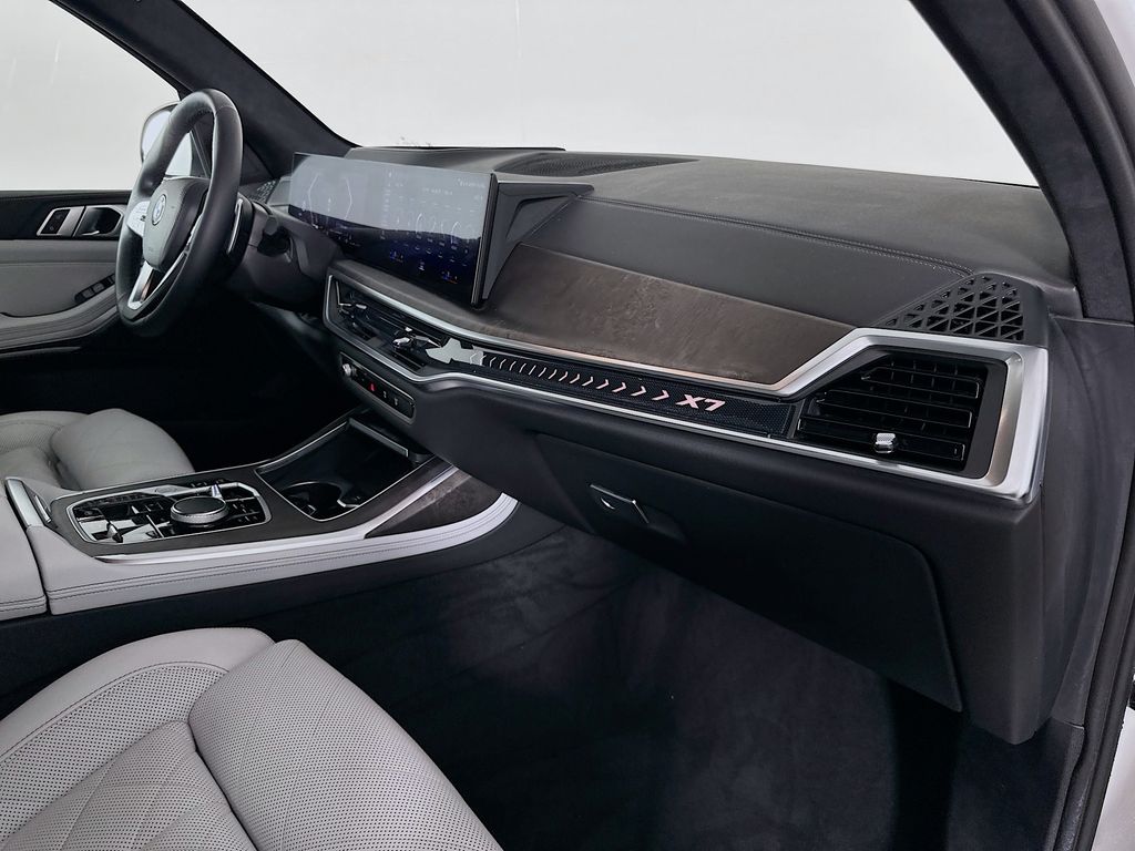 Thumbnail: 2023 BMW X7 - 31