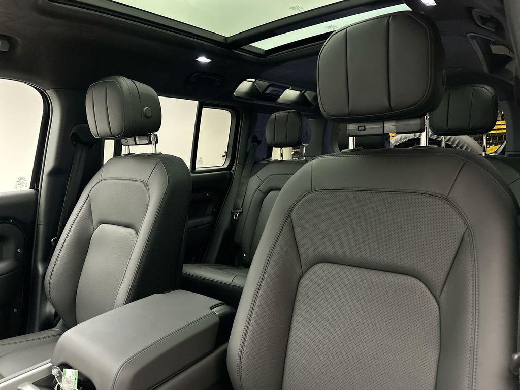 2025 Land Rover Defender 110 9