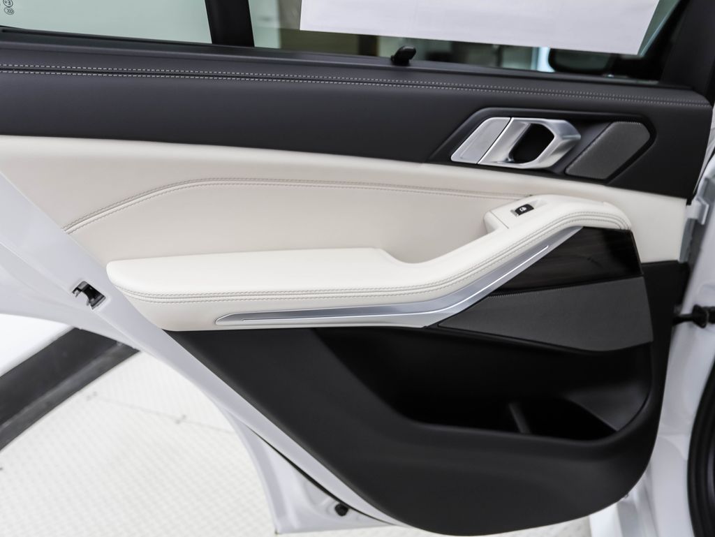 Thumbnail: 2026 BMW X5 - 21
