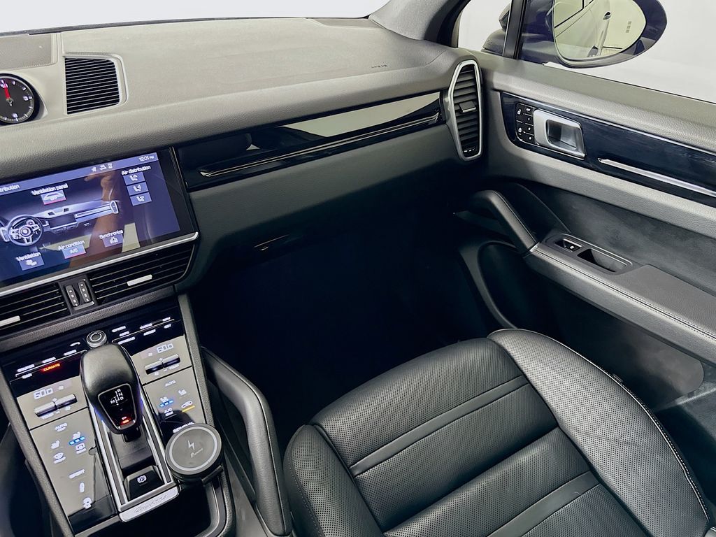 Thumbnail: 2019 Porsche Cayenne - 24