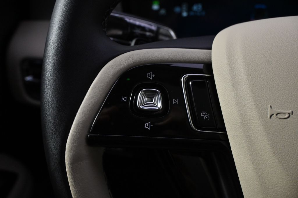 New 2026 White Lincoln Premiere image 35