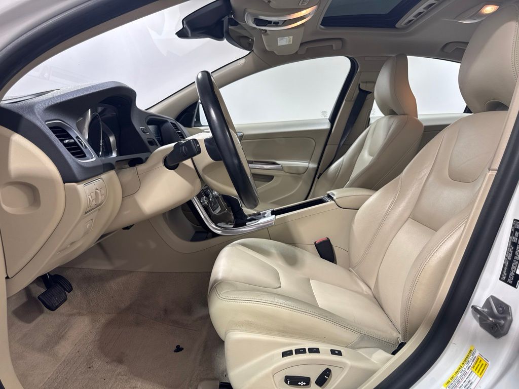 Used 2015 White Volvo T5 Premier image 19