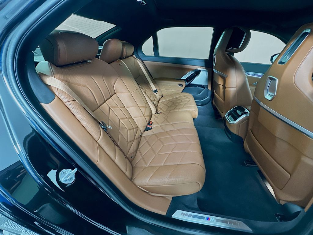 Thumbnail: 2025 BMW i7 - 27