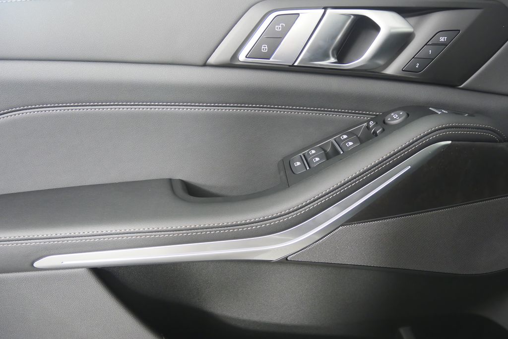 2026 BMW X5 xDrive50e 8