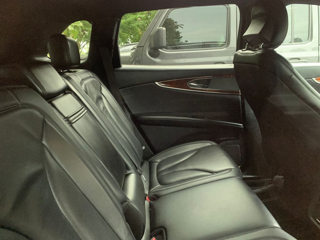 Thumbnail: 2019 Lincoln Nautilus - 10