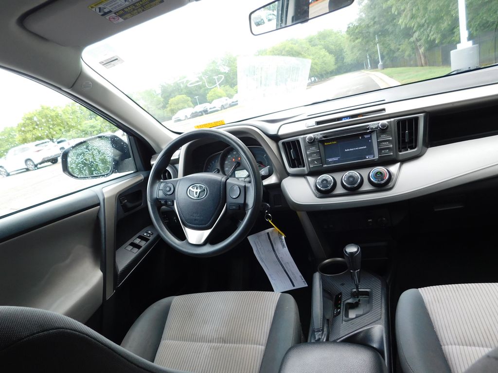 2014 Toyota RAV4 LE 6