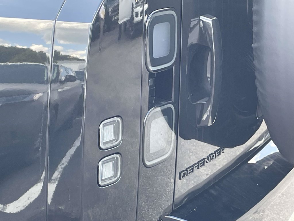 New 2026 Black Land Rover X-Dynamic SE image 10