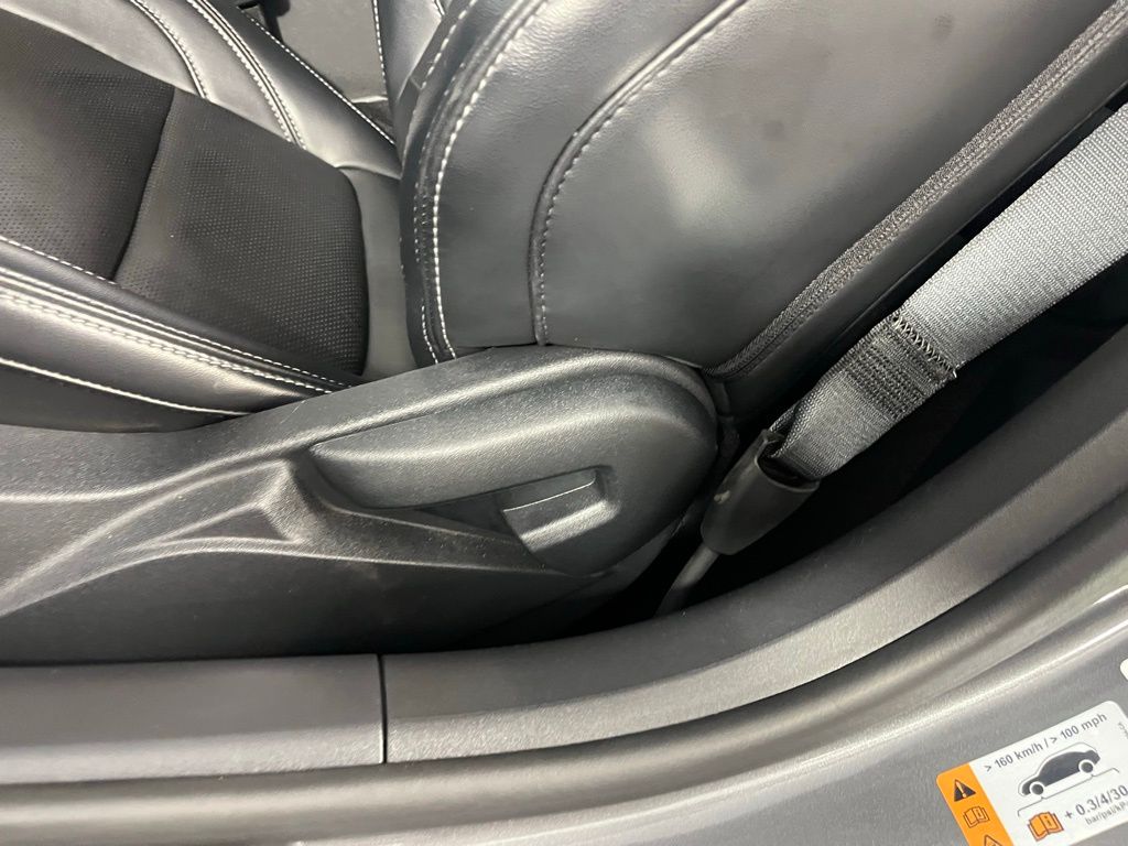 Used 2024 Gray Metallic Ford GT Premium image 21