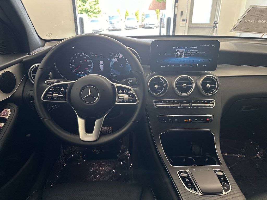 2022 Mercedes-Benz GLC GLC 300 23