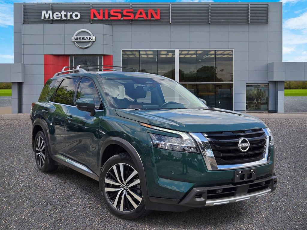 2024 Nissan Pathfinder Platinum