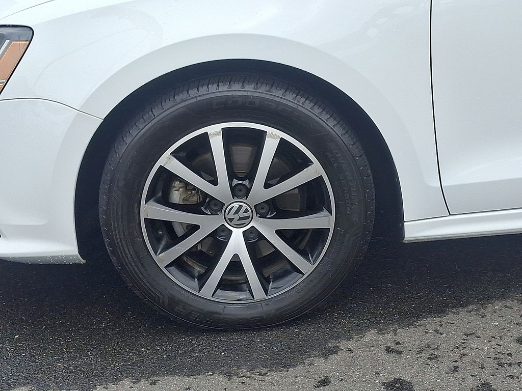 Thumbnail: 2017 Volkswagen Jetta - 8