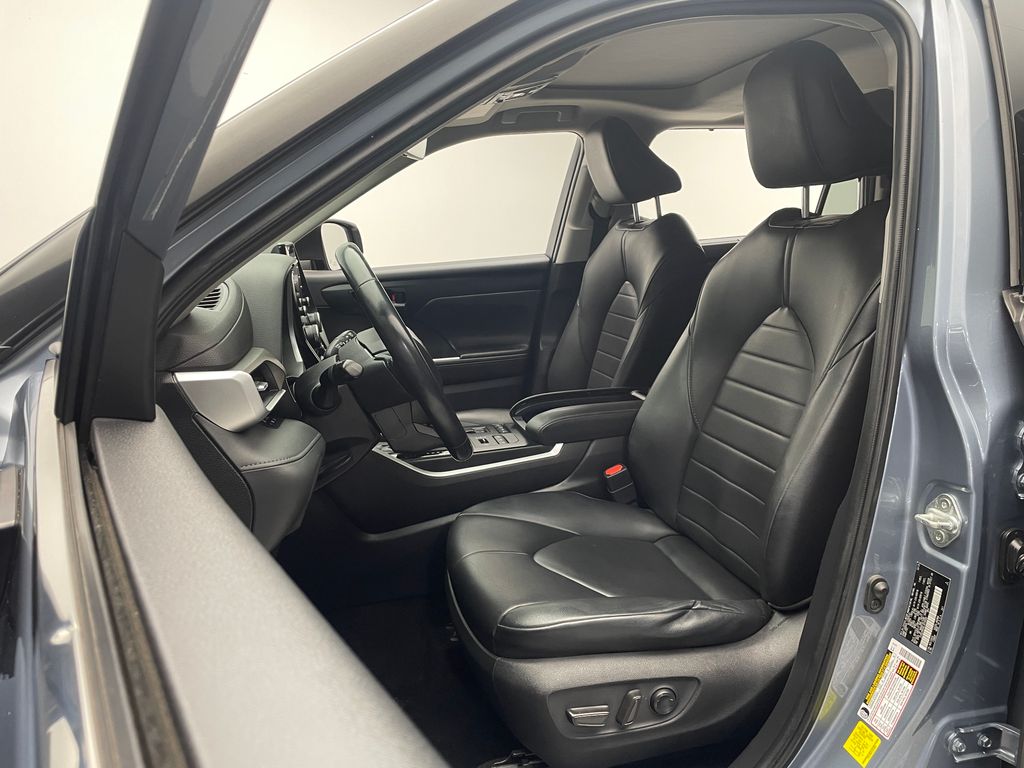 Thumbnail: 2020 Toyota Highlander - 13