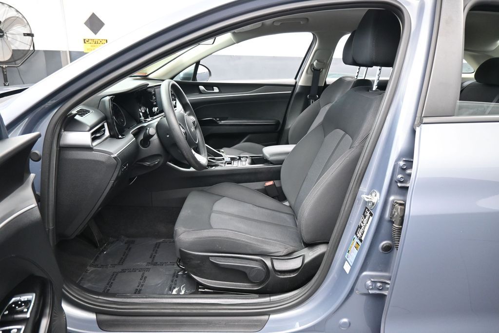 Used 2024 Everlasting Silver Kia LXS image 11