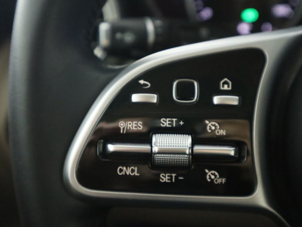 Thumbnail: 2022 Mercedes-Benz GLC - 11