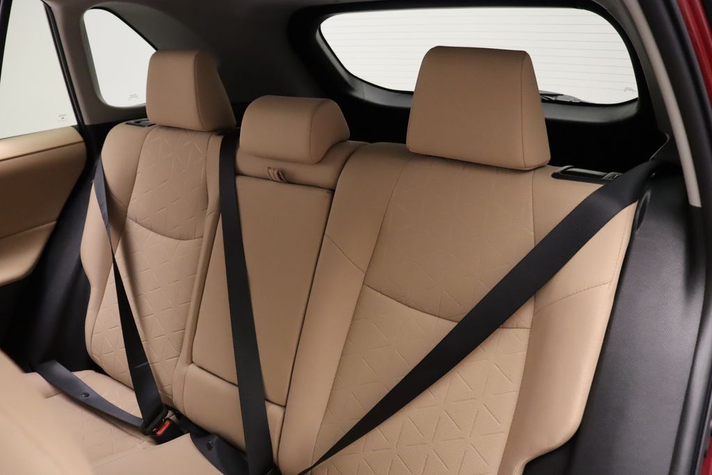 2022 Toyota RAV4 XLE 18