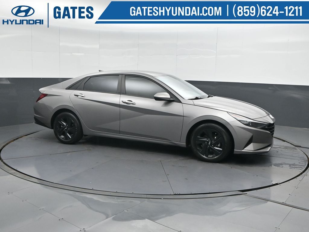 2022 Hyundai Elantra SEL FWD