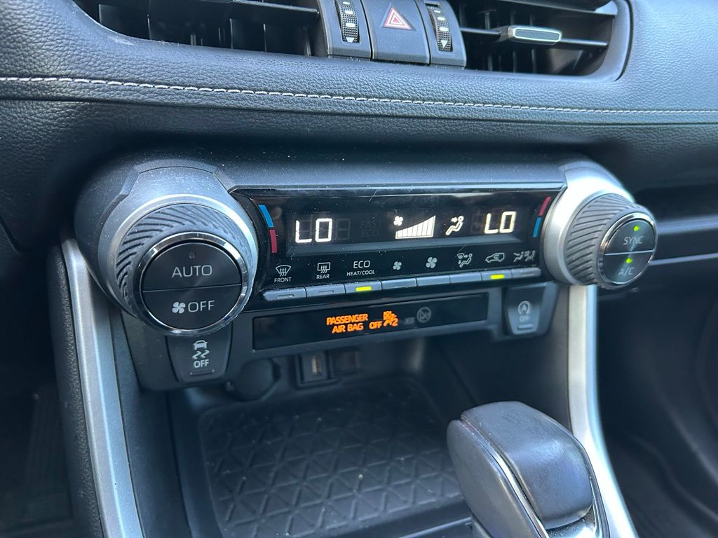 2022 Toyota RAV4 XLE Premium 26