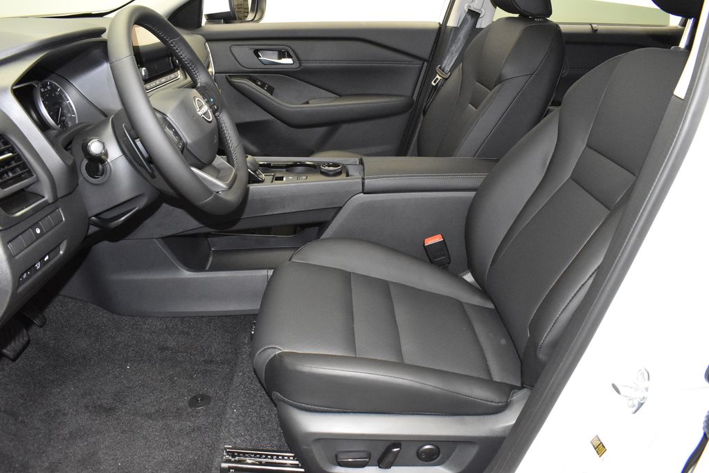 Thumbnail: 2026 Nissan Rogue - 12