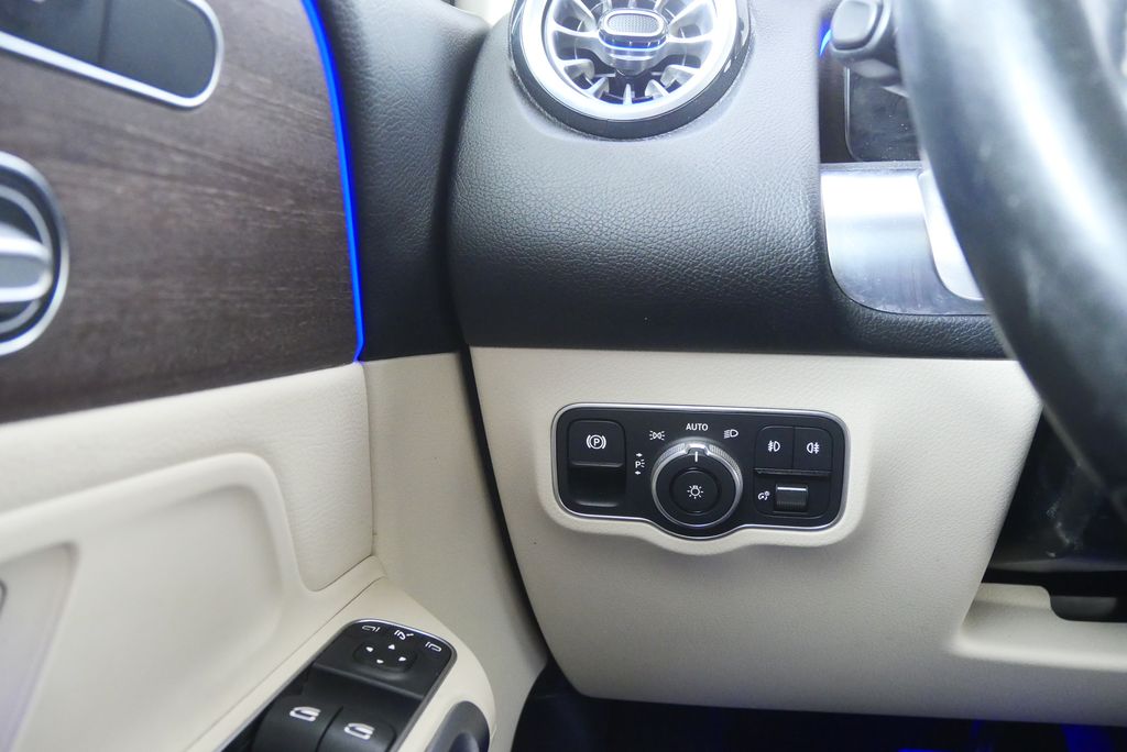 Thumbnail: 2023 Mercedes-Benz GLB - 20