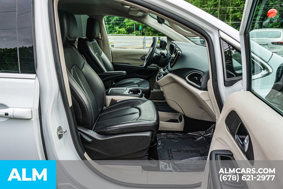 2024 Chrysler Pacifica Touring L photo 23