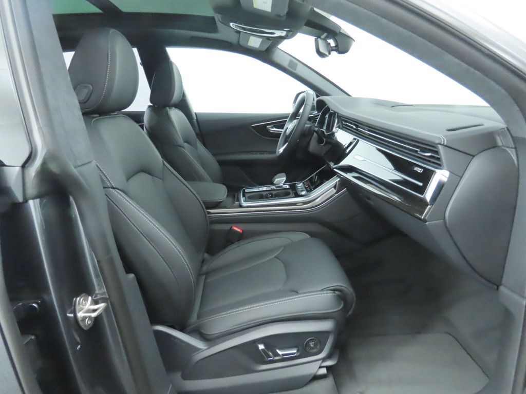 Thumbnail: 2025 Audi Q8 - 22