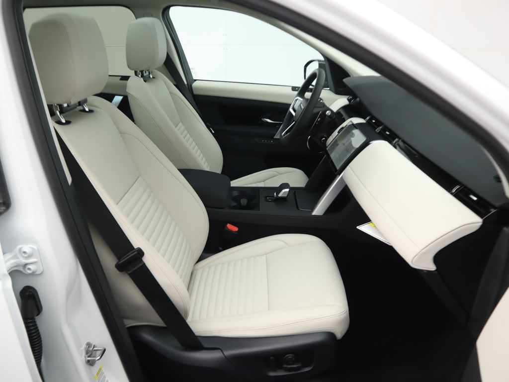 Thumbnail: 2024 Land Rover Discovery Sport - 21