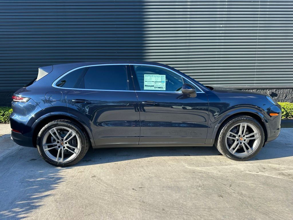 Thumbnail: 2026 Porsche Cayenne - 10