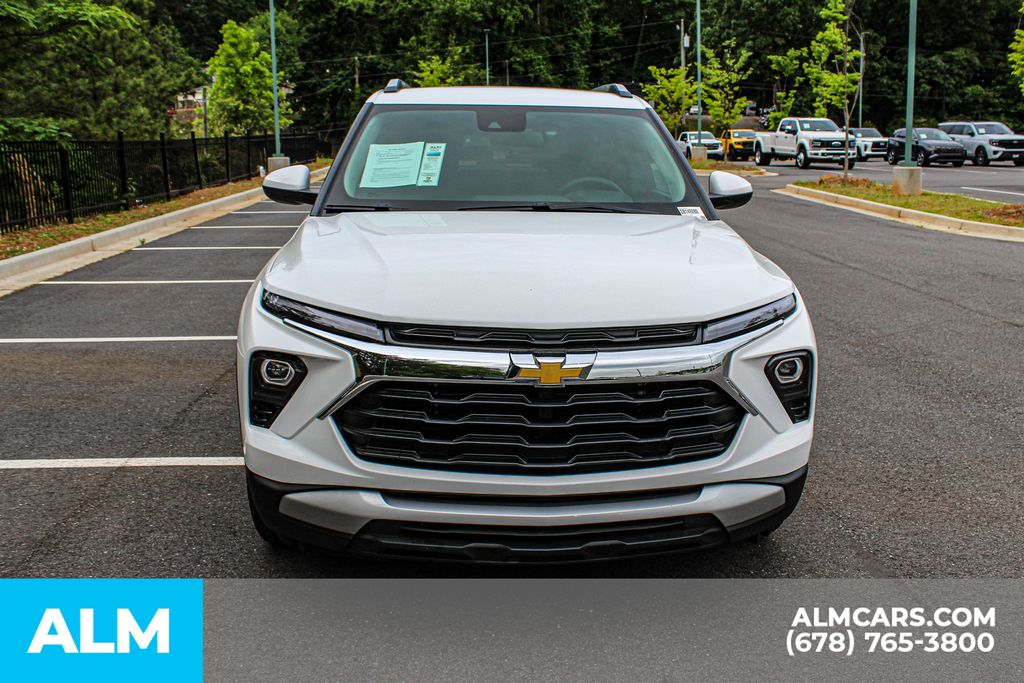 Used 2025 White Chevrolet LT image 10