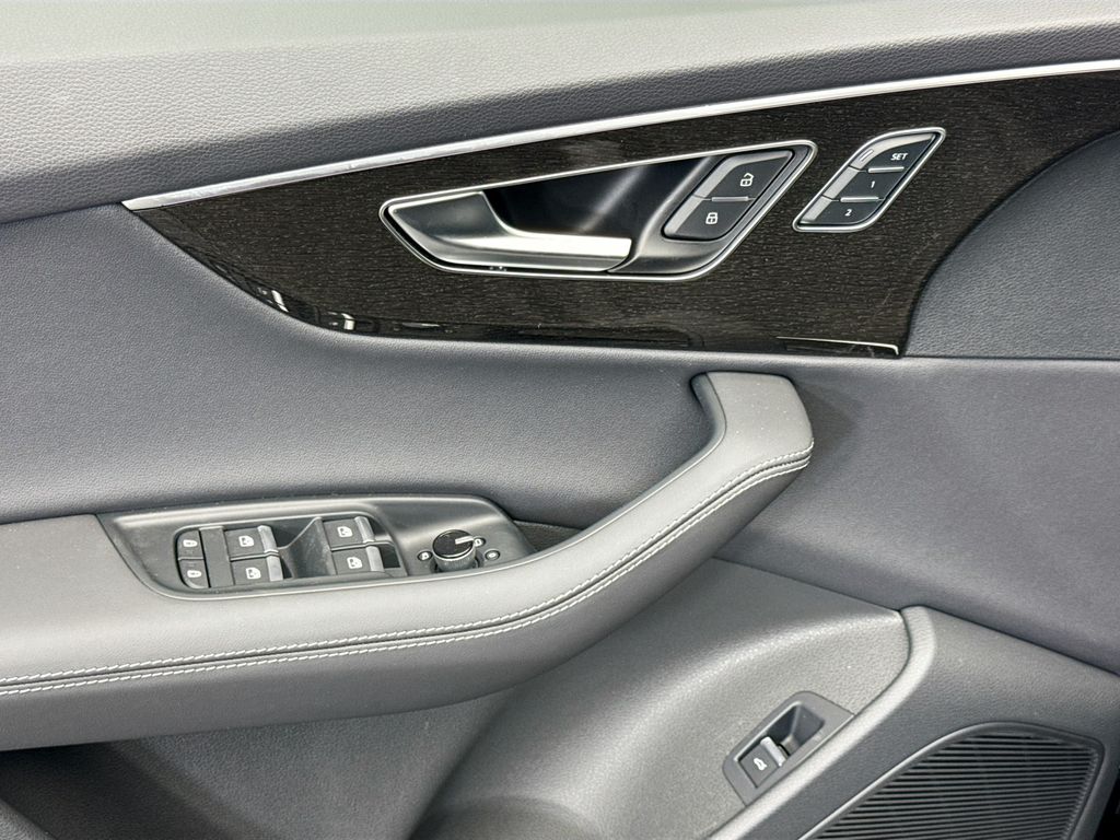 Thumbnail: 2026 Audi Q7 - 24