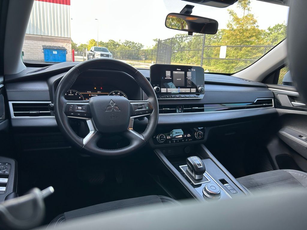 2023 Mitsubishi Outlander SE 12