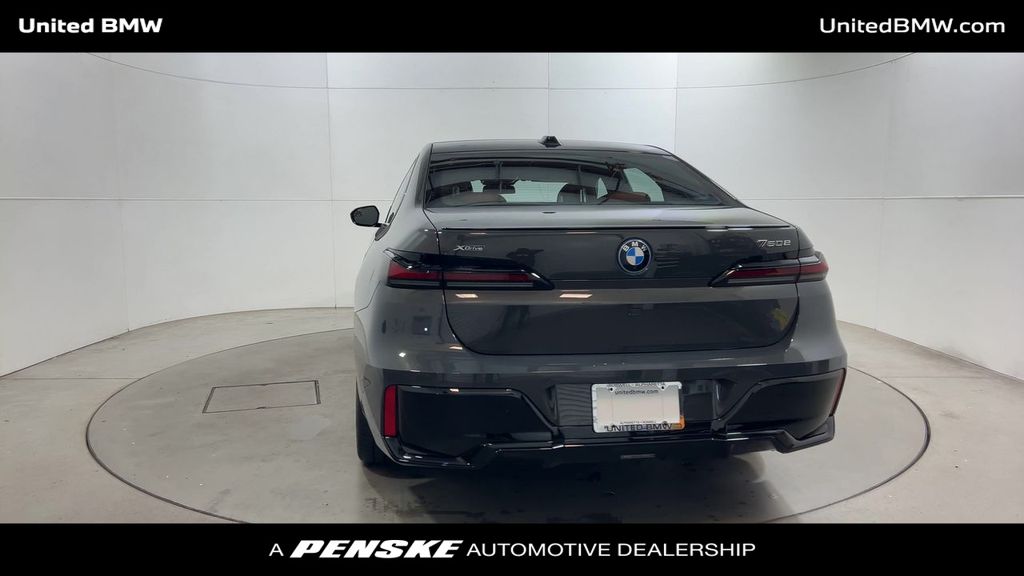 Thumbnail: 2026 BMW 7 Series - 7