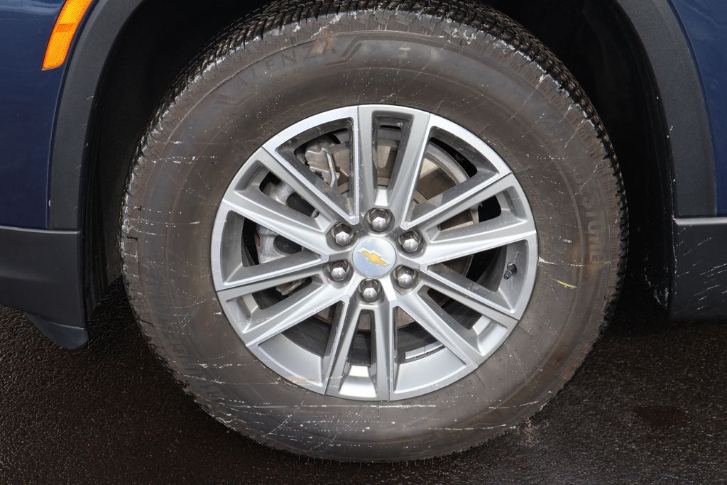Thumbnail: 2023 Chevrolet Traverse - 14