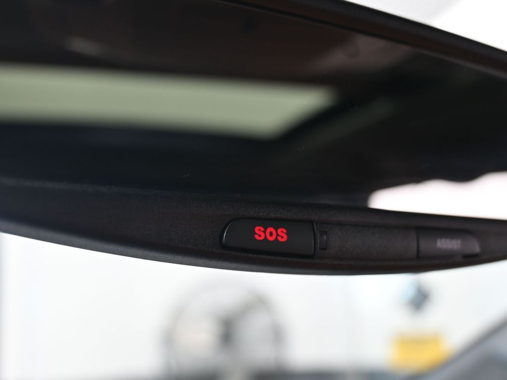 Used 2024 Bright White Clearcoat Chrysler Pinnacle image 32