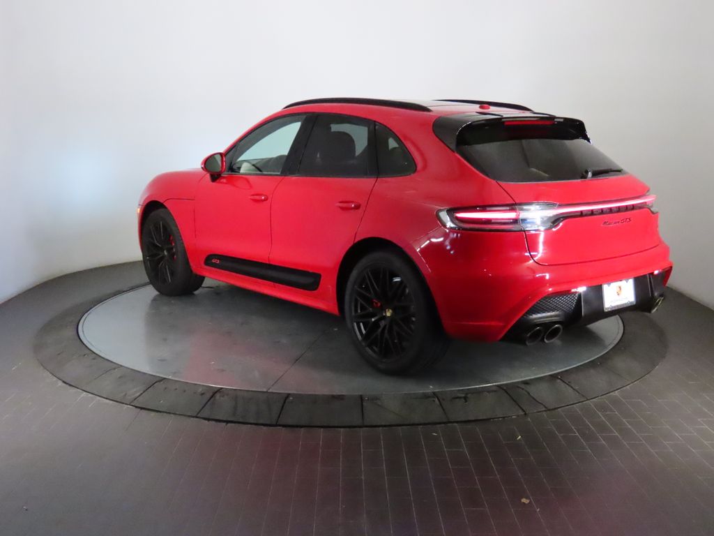 Thumbnail: 2022 Porsche Macan - 3