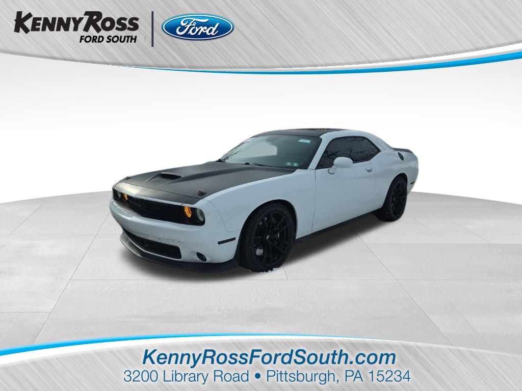 White Knuckle Clearcoat 2017 Dodge Challenger R/T Scat Pack RWD Coupe Rear-Wheel Drive 8-Speed Automatic